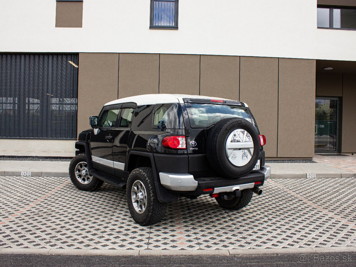 Toyota FJ Cruiser 4.0 - 6