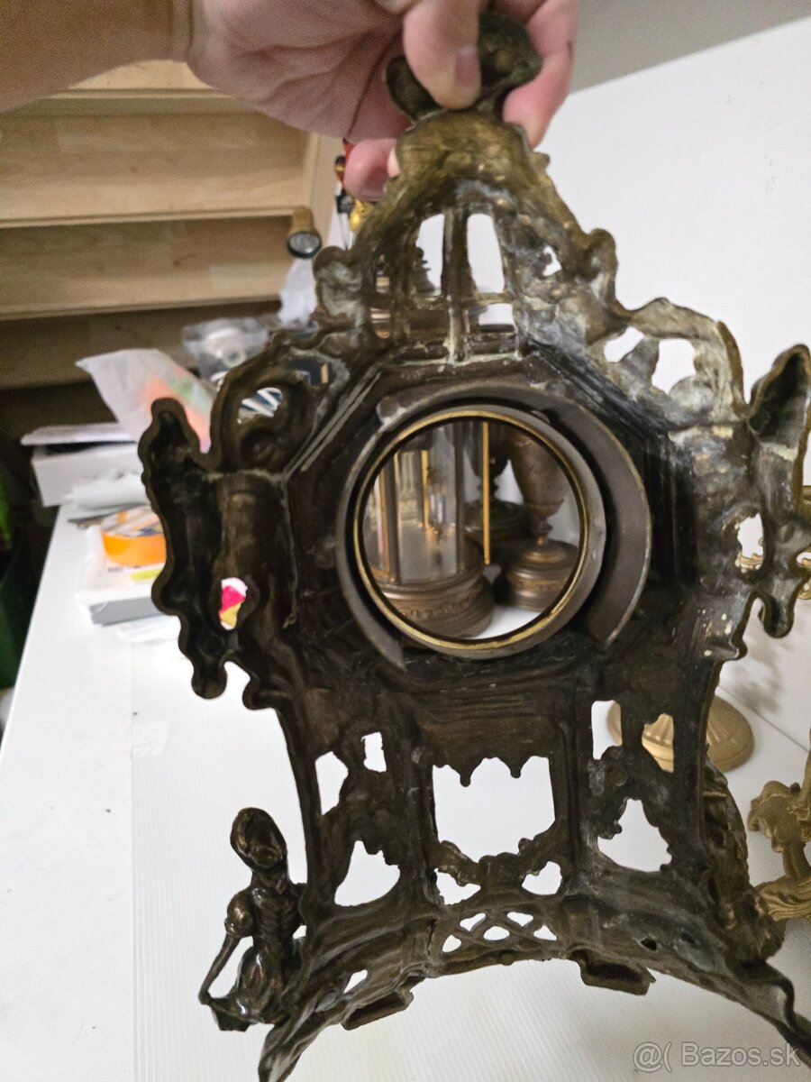 Hodiny a svietniky len ako dekoracia - 6