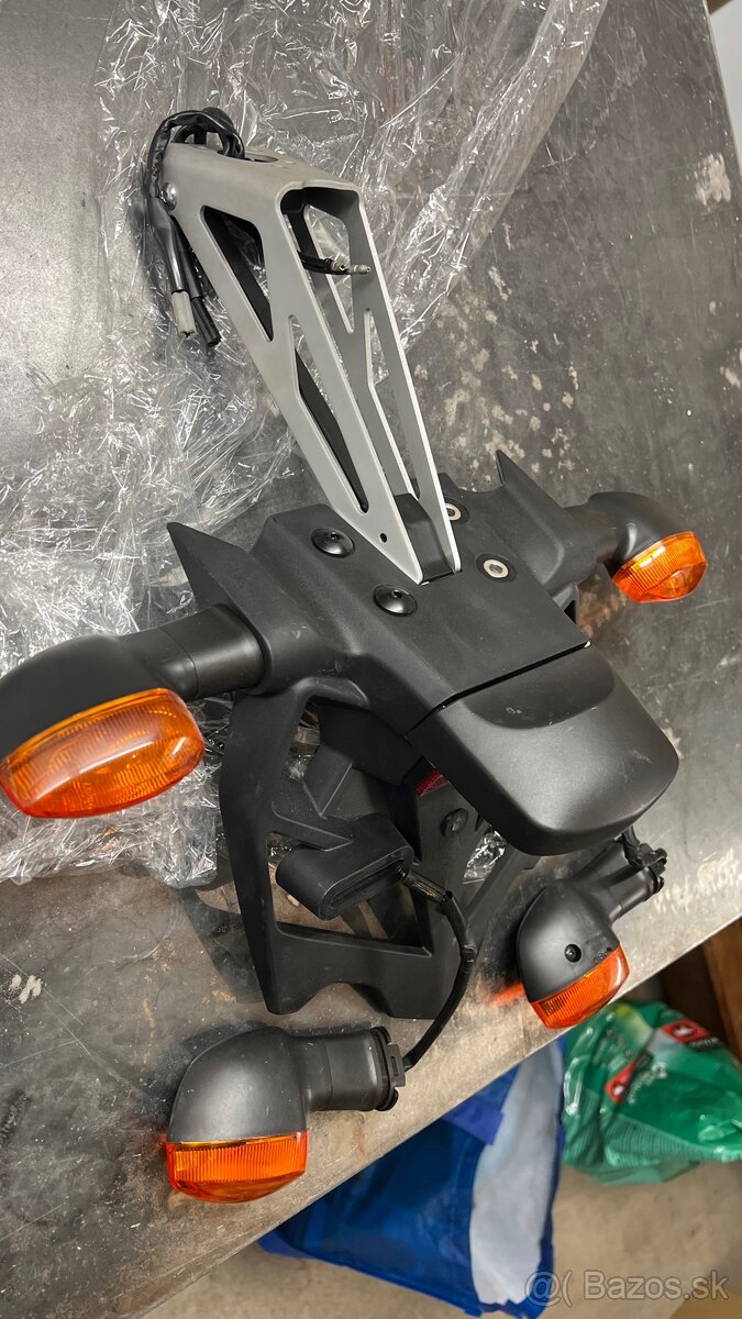 Yamaha R1 2012 vyfuky, drziak EČ - 6