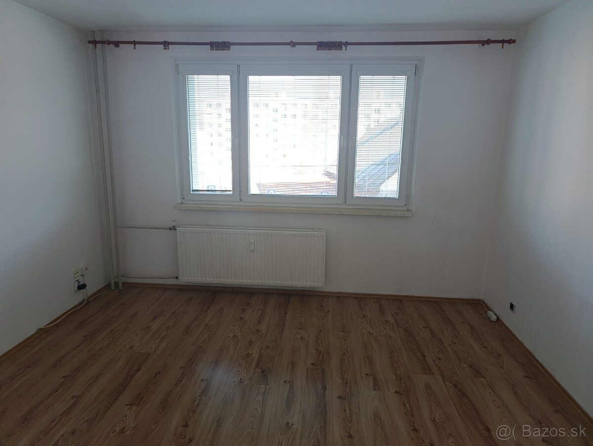 Prenájom 3 izbovy byt - 6