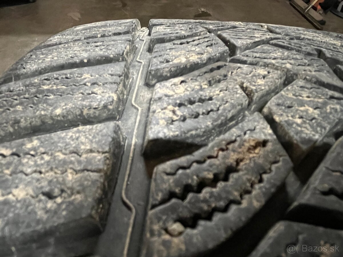 Zimne Dunlop 235/45 r18 - 6
