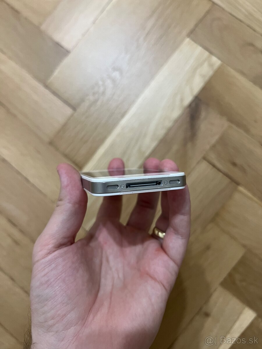 Nový Apple iPhone 4 32GB White - 6