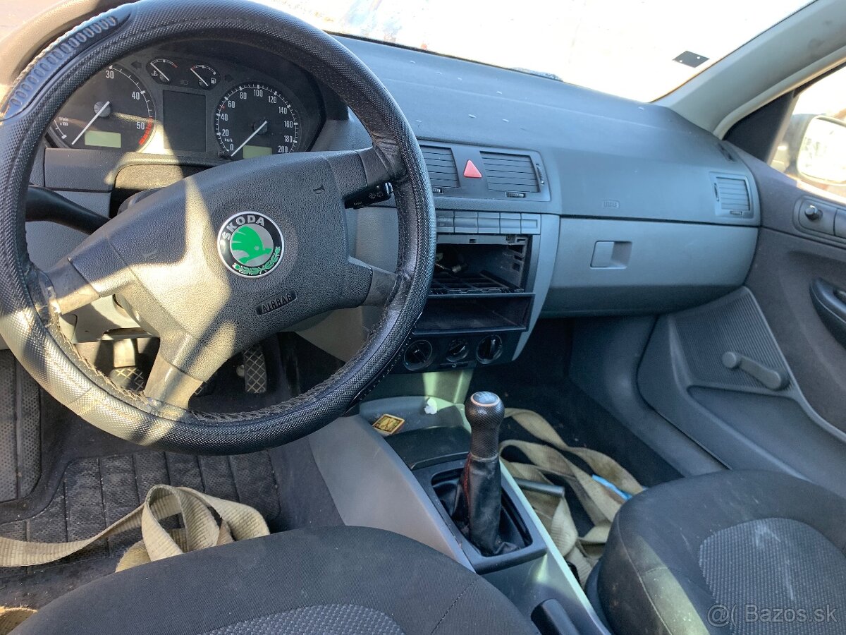 Rozpredam fabiu na nahradne diely 1.9sdi - 6