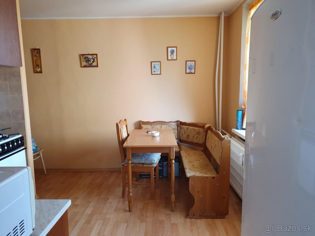 Veľký, 2 izbový, loggia - 6