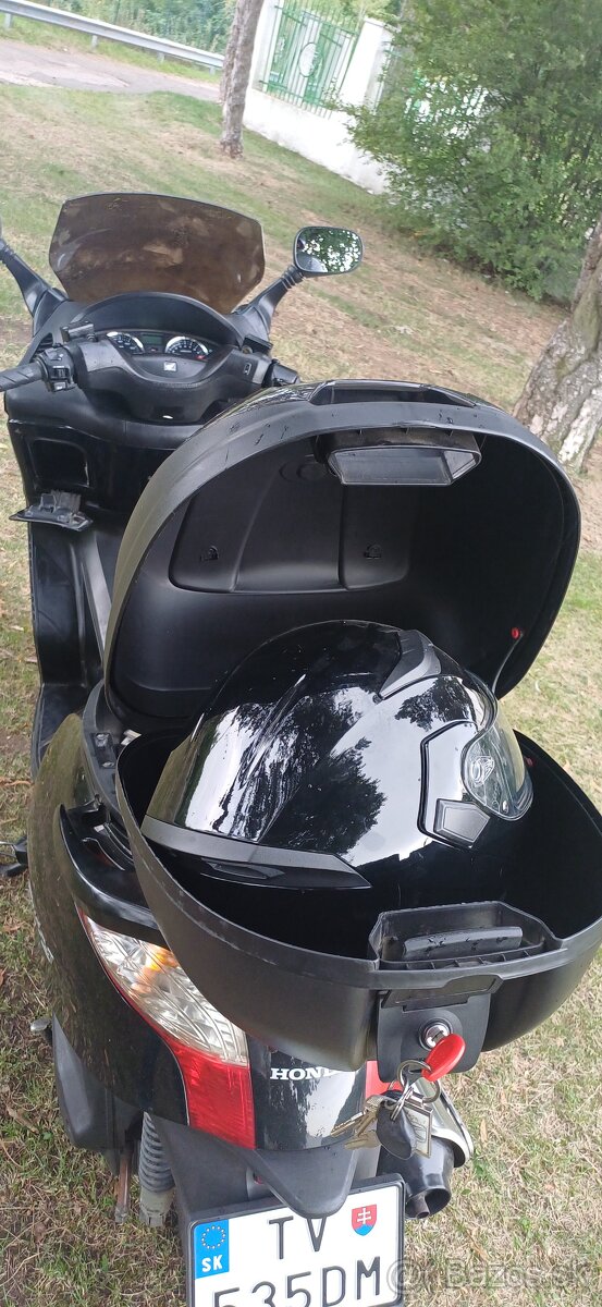 Honda Fes Swing 125 maxi skúter - 6