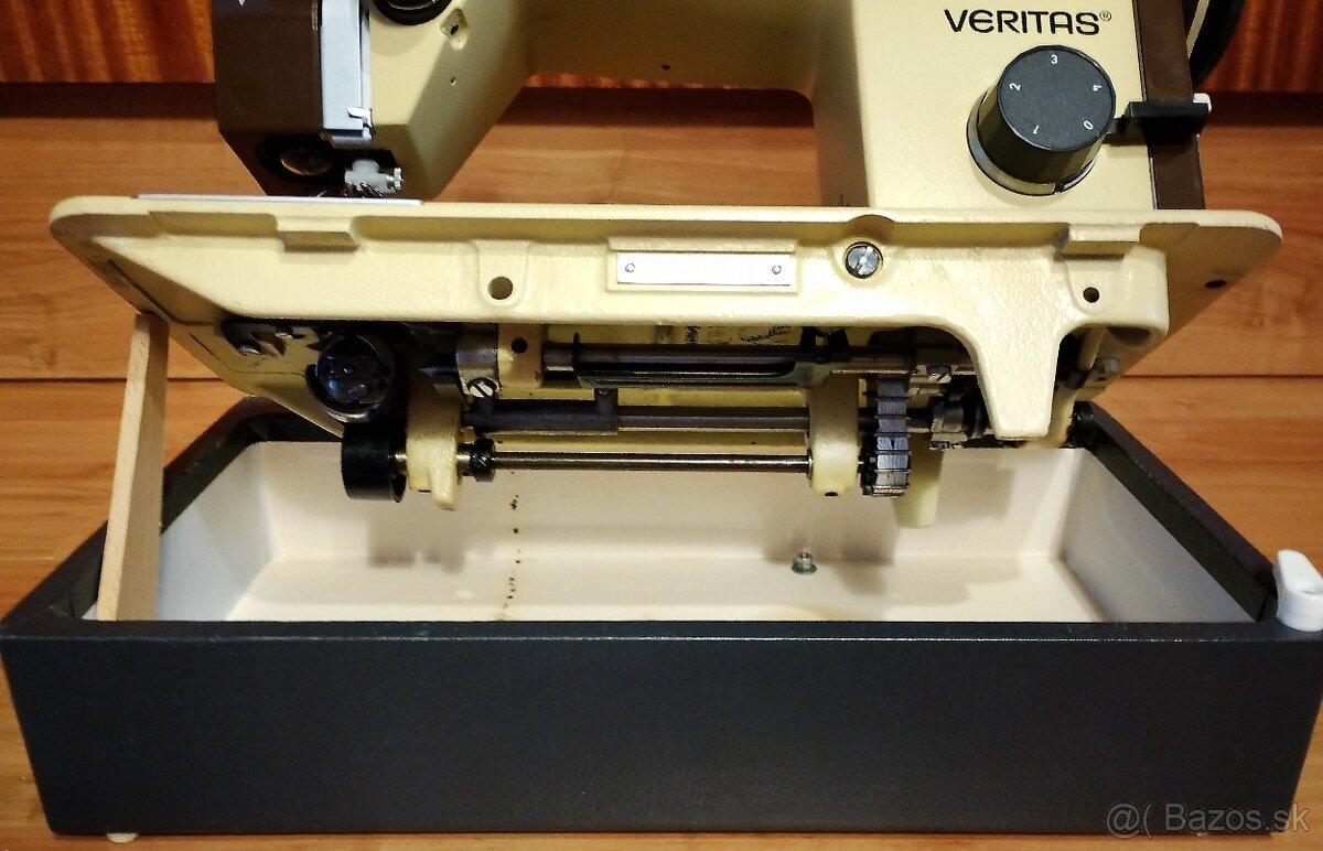 Šijací stroj značky Veritas. - 6