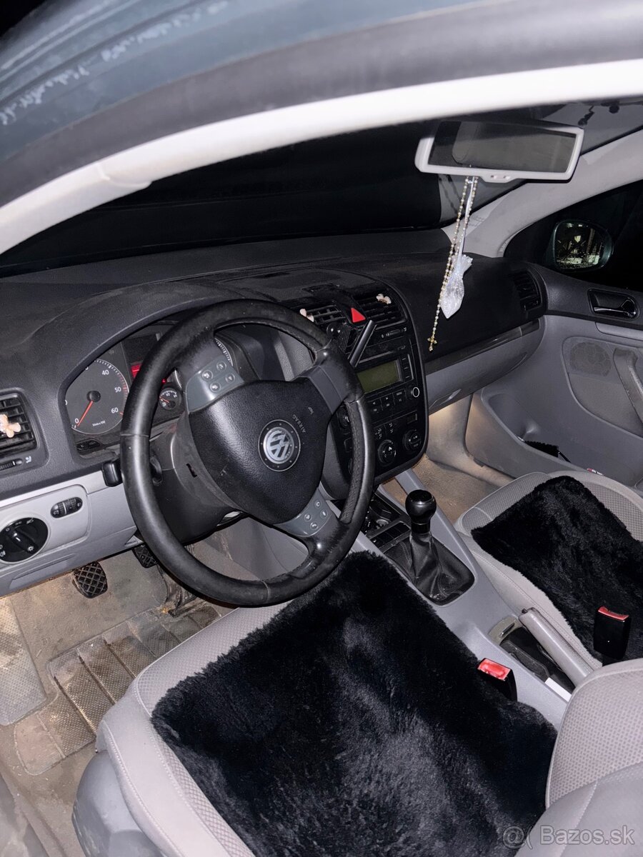 Predám Golf 5 2.0 TDi - 6