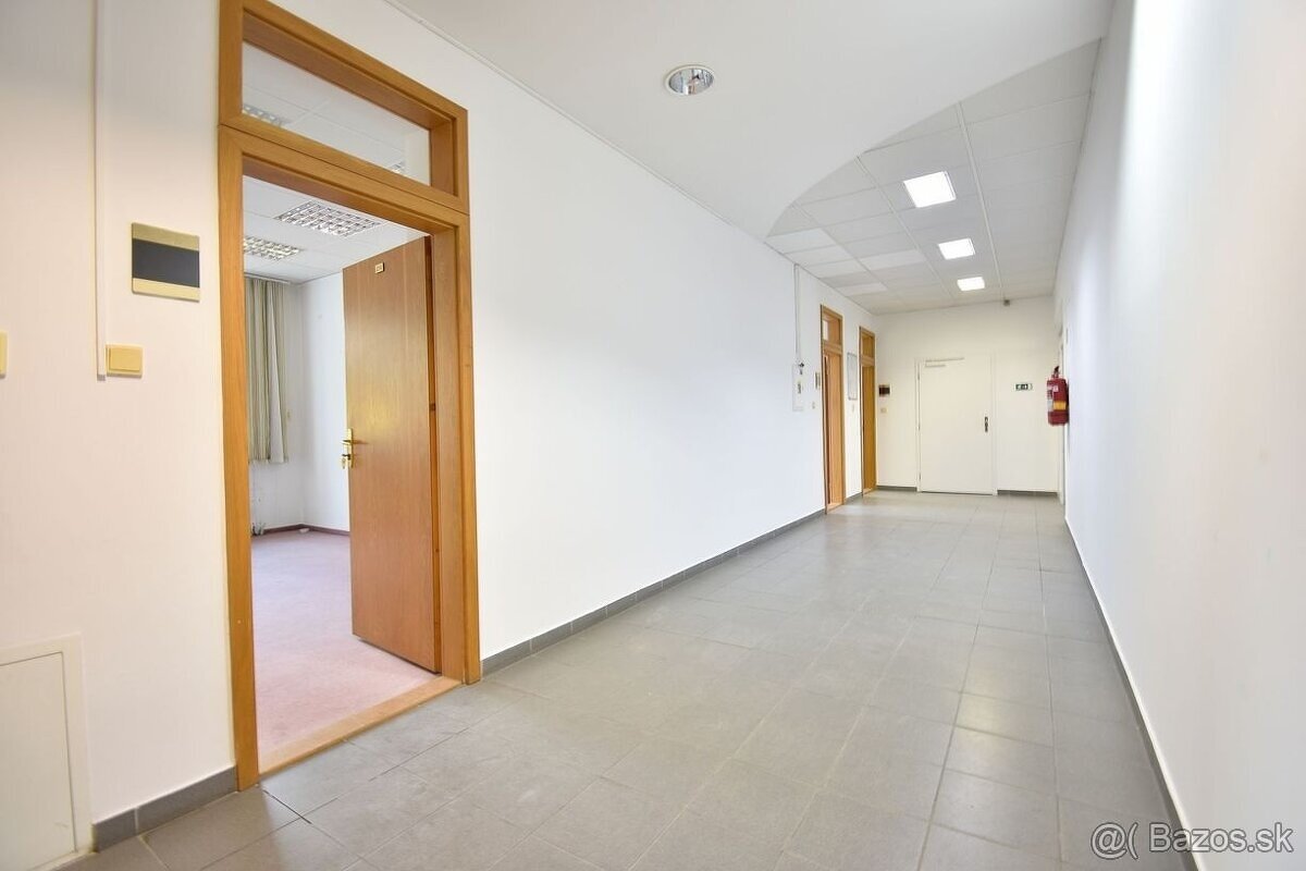 Predaj administratívna budova 1200 m²,s pozemkom na výstavbu - 6