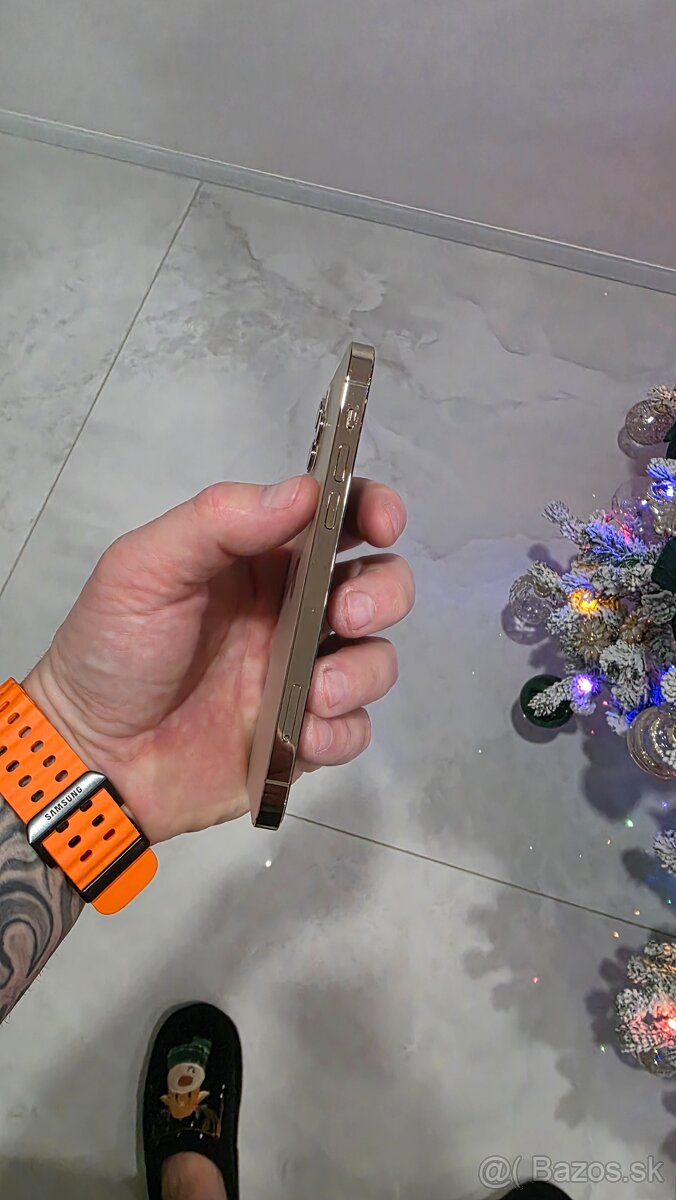Predám iPhone 12 Pro zlatý. - 6