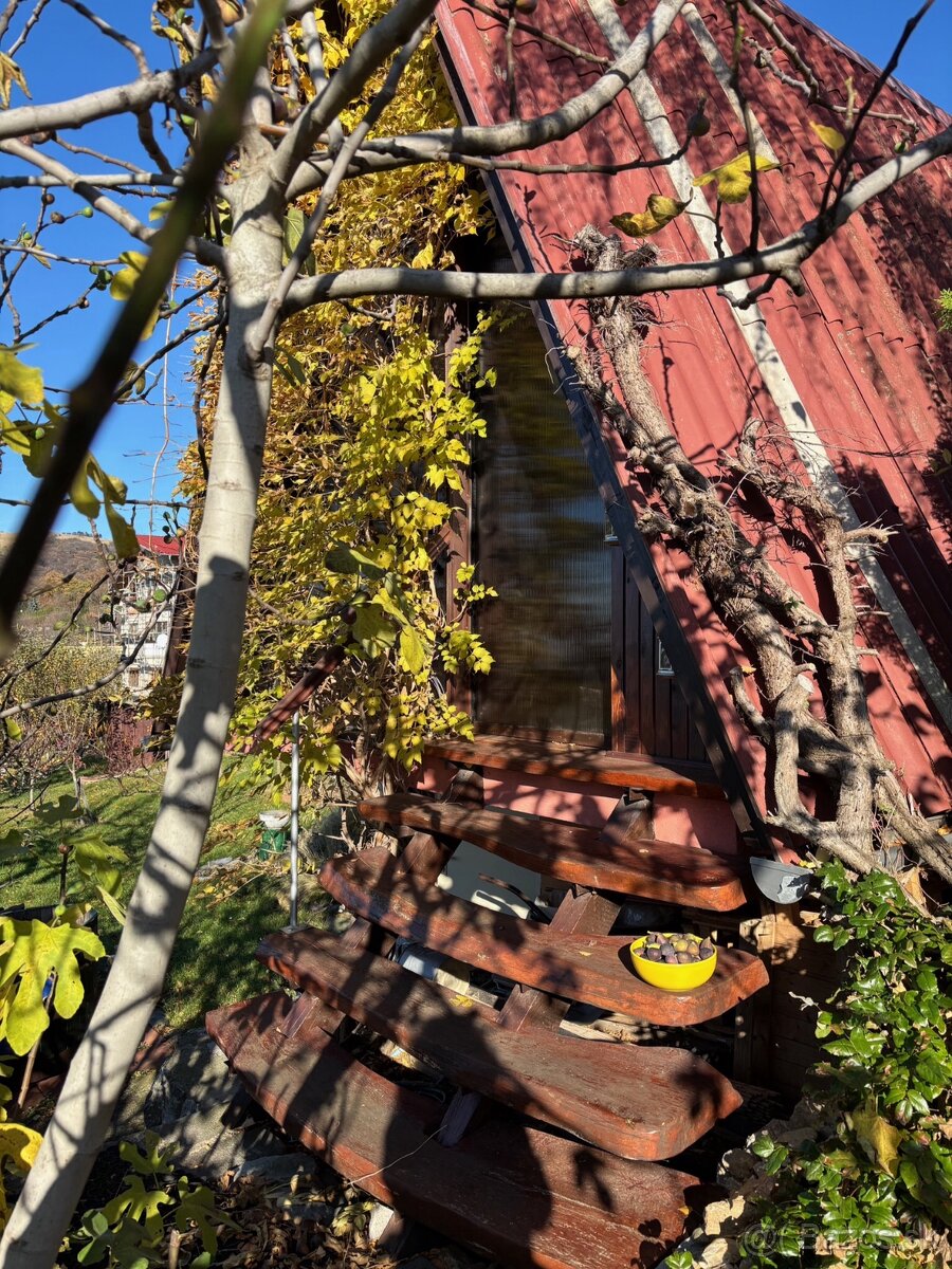 Stavebný pozemok s malou chatkou - 6