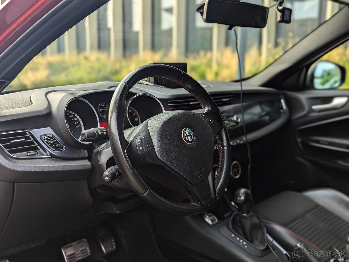 Alfa Romeo Giulietta (Rosso Maranello) - 6