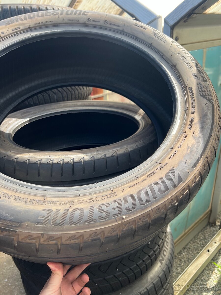 Letne pneu 255/45r19 - 6