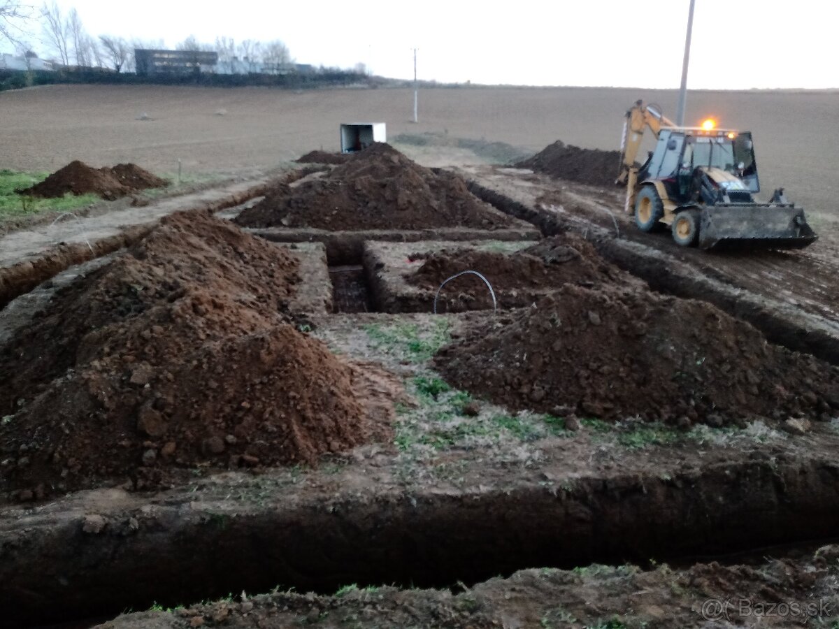 Zemné a výkopové práce traktorbagrom CAT - 6