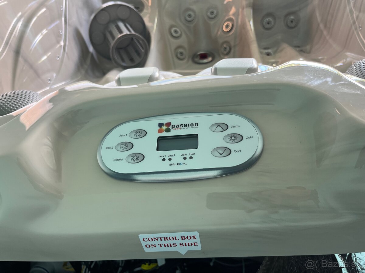 Hydromasážna vírivka pre 3 osoby s ovládaním BALBOA - 6