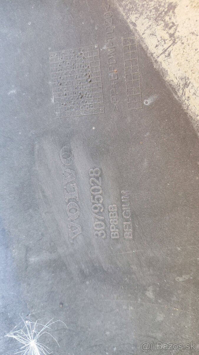 Predám zadný nárazník Volvo S60 - 6