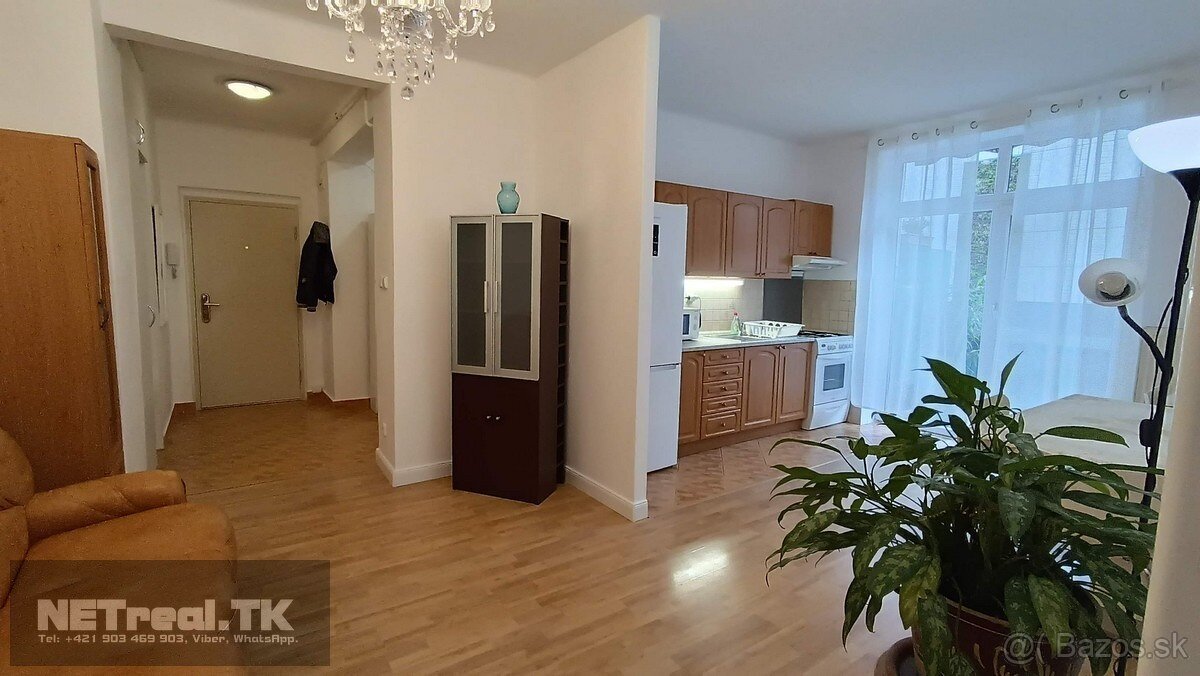 -OC NIVY- Veľký 2-izbový byt, s rozlohou 62 m2- TERASA - - 6