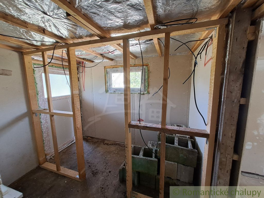 Rozostavaná chatka v rekreačnej oblasti Moravany nad Váhom - 6