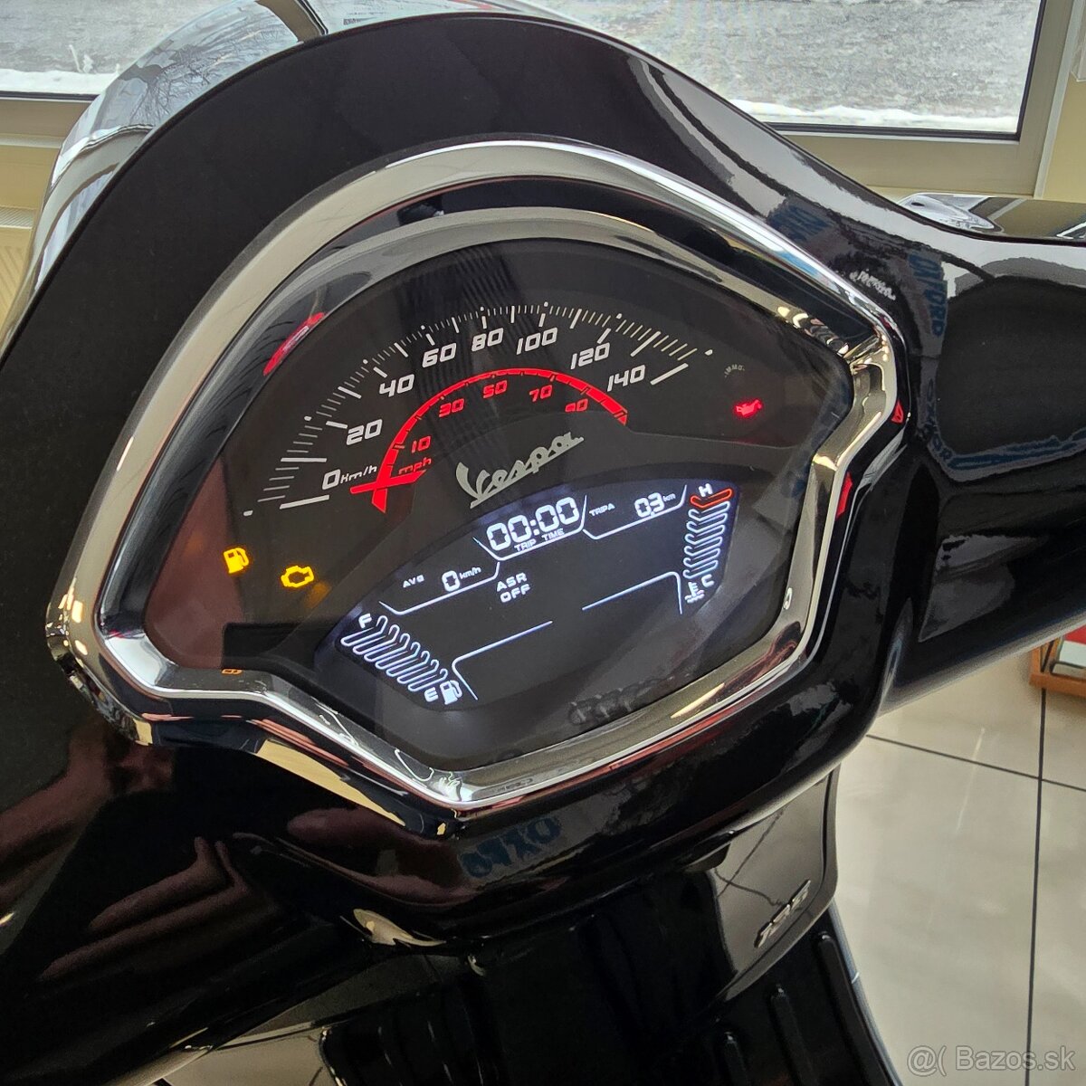 Vespa GTS 125 čierna - 6