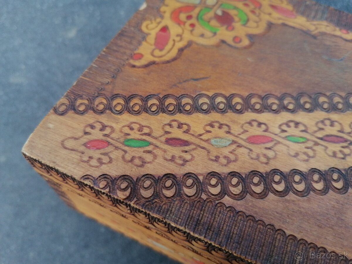 Predám starožitná drevená šperkovnica - 6