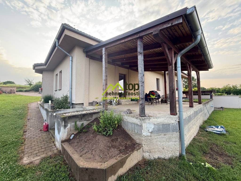 Veľké Zálužie - RD priestranný, zariadený, garáž a pozemok - 6