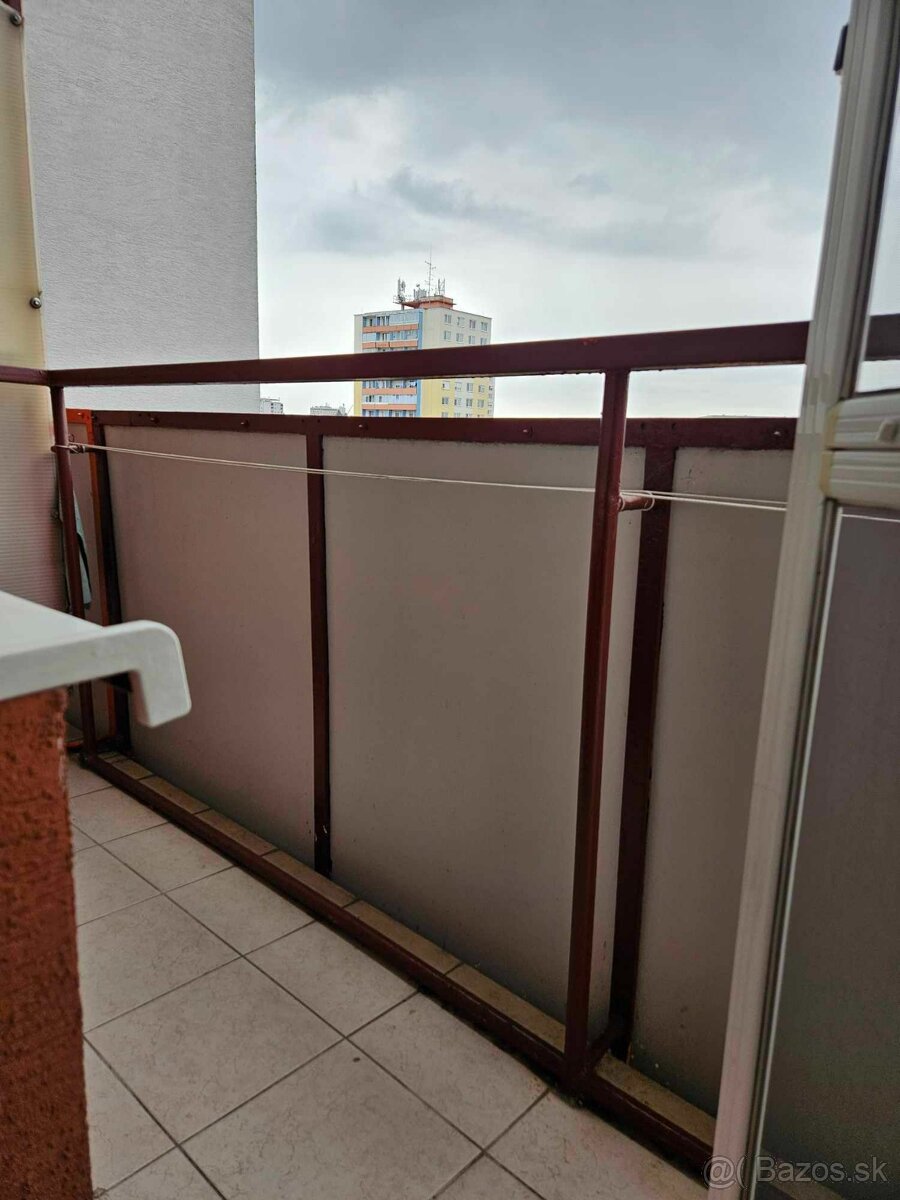 Na prenájom kompletne zariadený 1 izb. byt v centre Levíc - 6