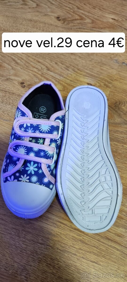 Rôzne veľkosti tenisky a cizmy - 6