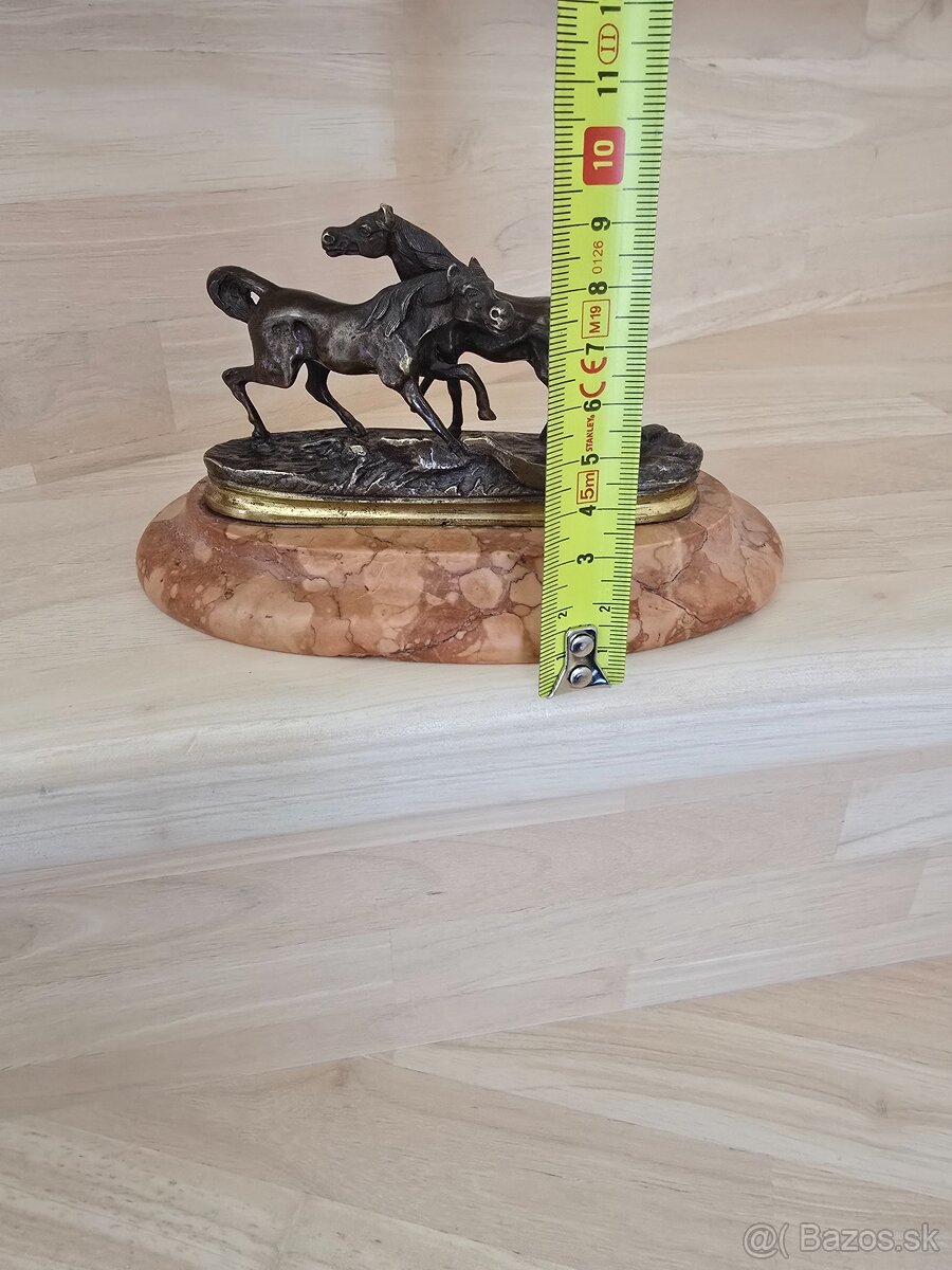 Bronzová socha kone - 6