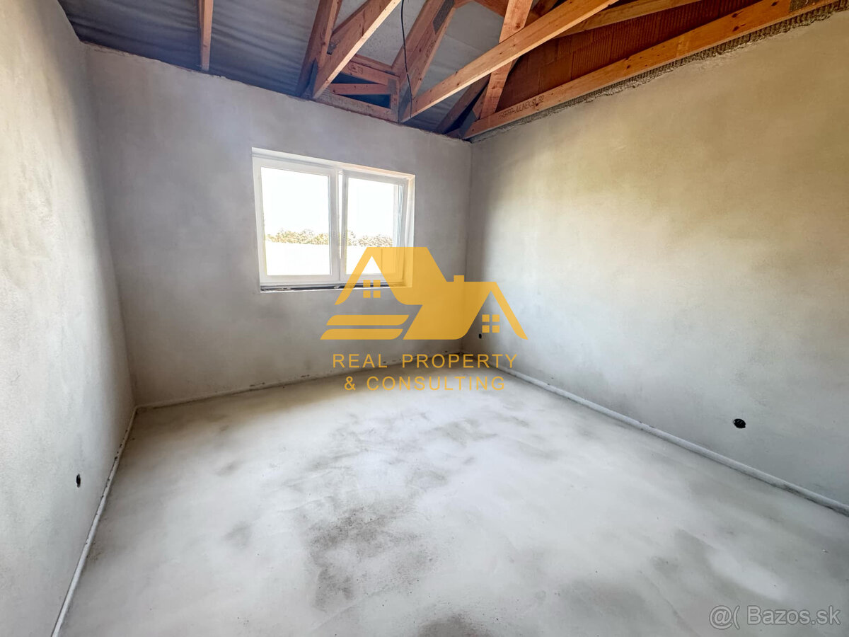 Predám novostavbu v radovej zástavbe v obci Selice - 6