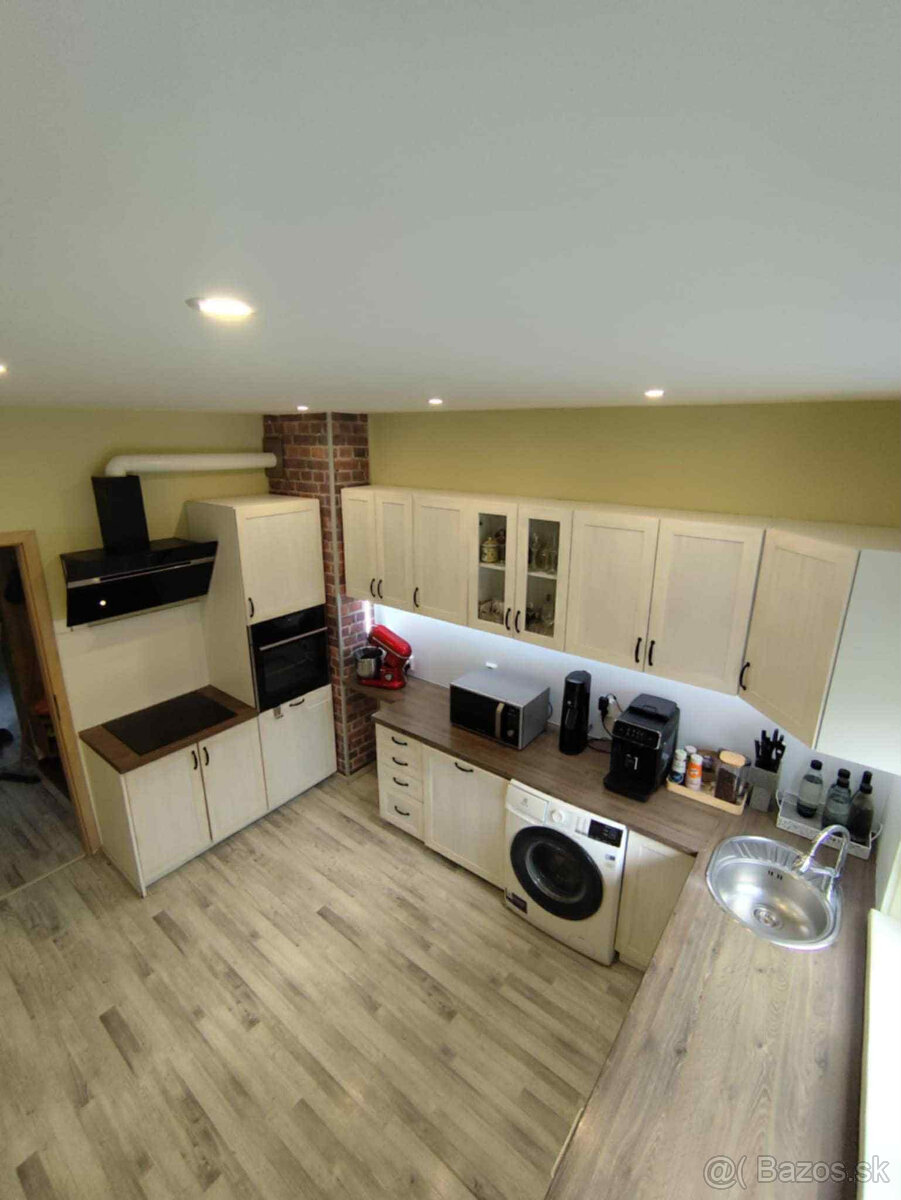 Predám 3 izbový byt s loggiou po kompletnej rekonštrukcii v - 6