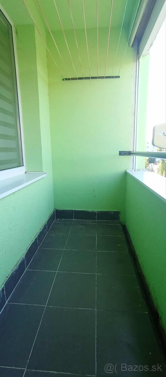 Dvojizbový byt s loggiou v zelenej časti Poltára - 6