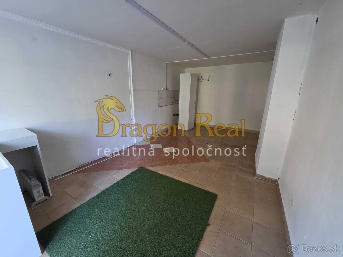 PRENÁJOM – Obchodný priestor o rozlohe 25 m2 – MICHALOVCE - 6