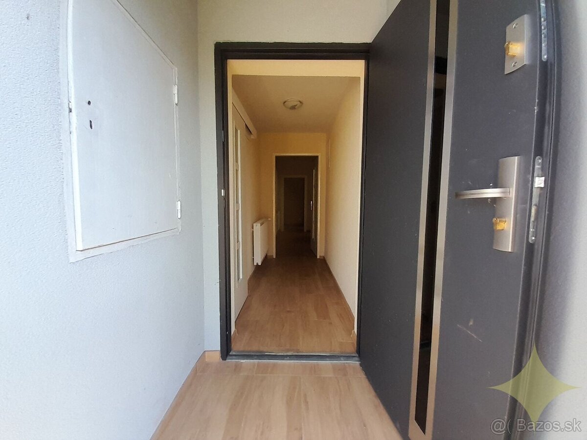 Na predaj ZREKONŠTRUOVANÝ 2-izbový byt s dvorom a GARÁŽOU v - 6