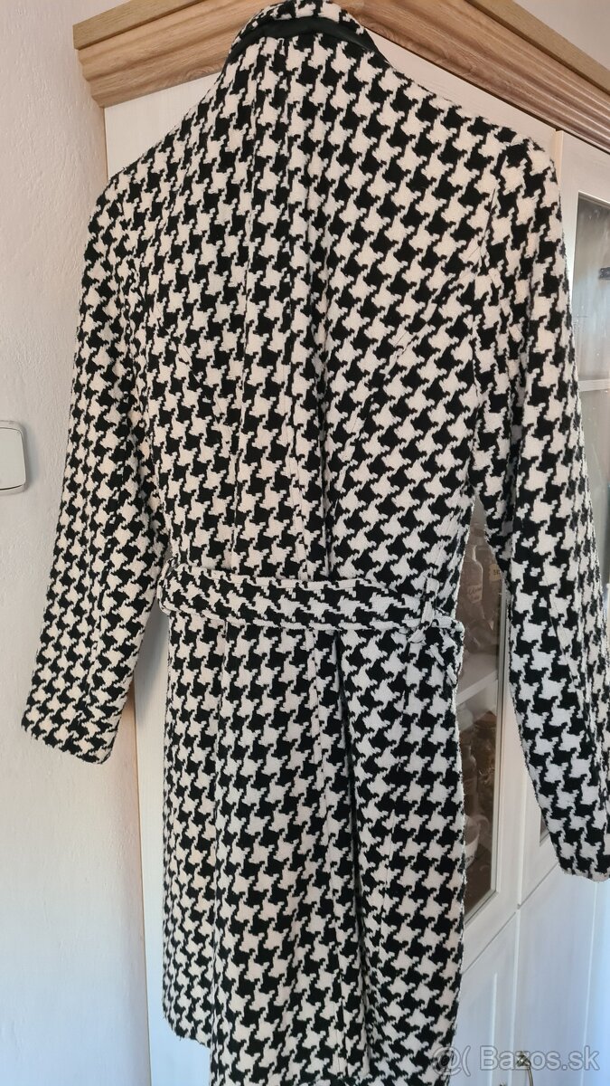 Dámsky kabát, 2 šaty a 3 kabelky. - 6