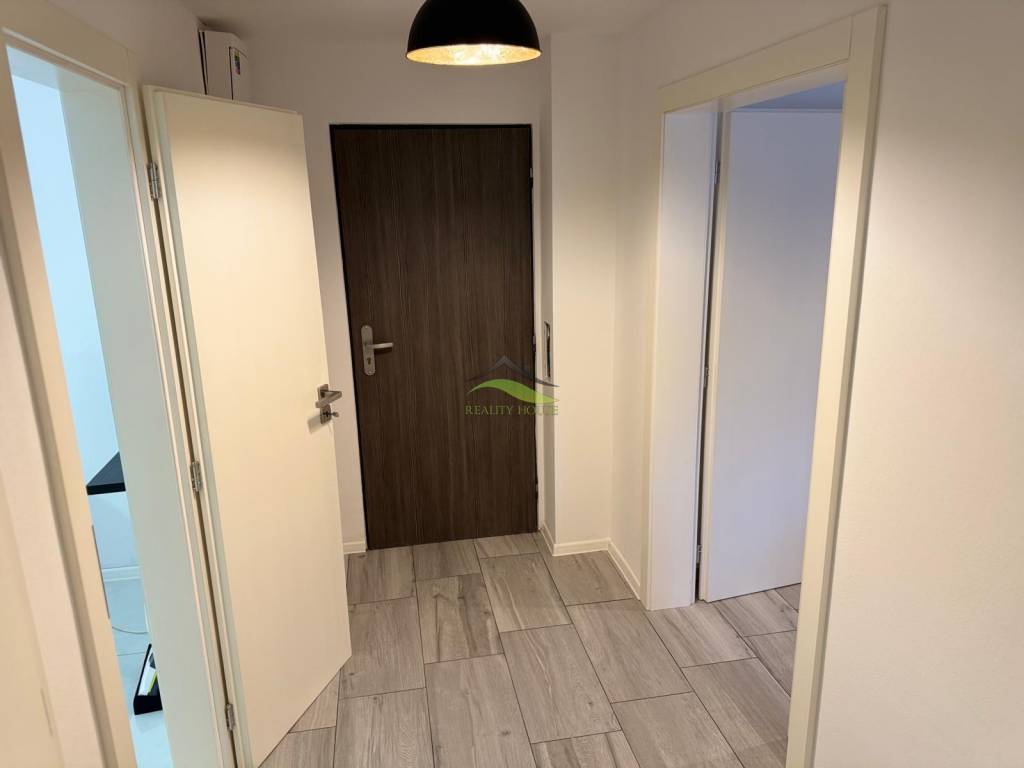 Administratívne priestory - Kancelárie na PRENÁJOM - 500 € m - 6