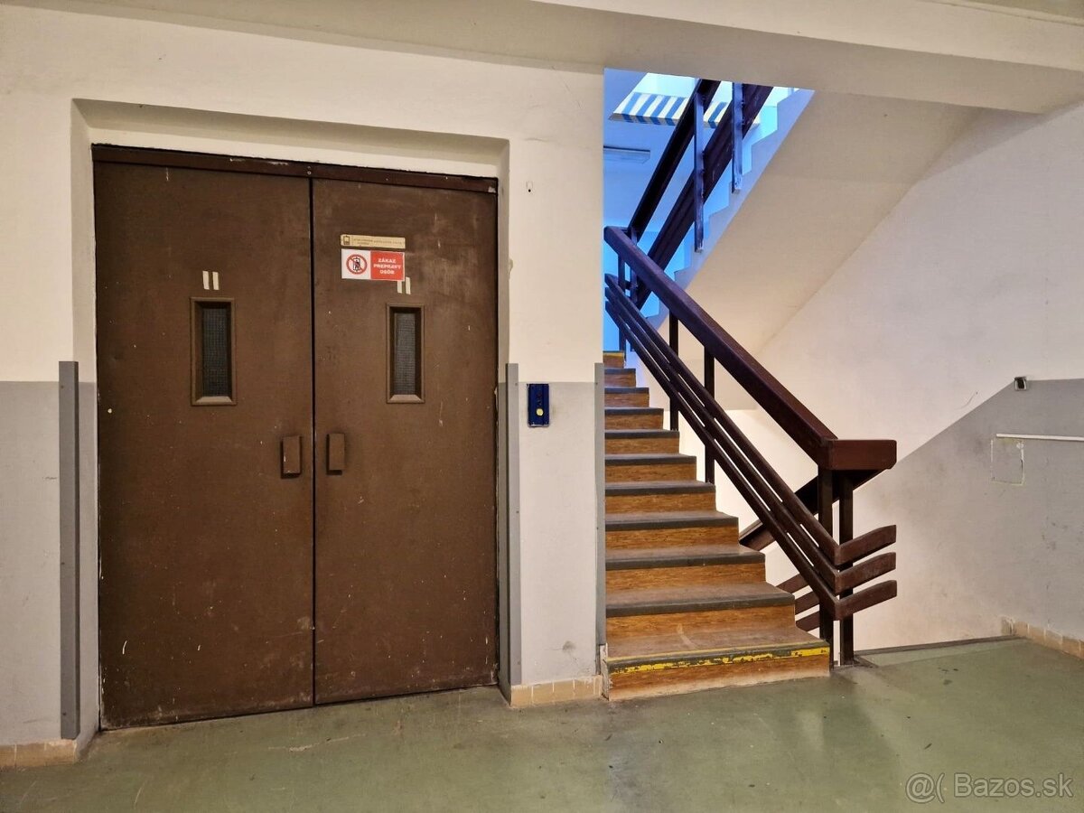 Prenájom skladových priestorov 260 m2 na 1. poschodí s nákla - 6