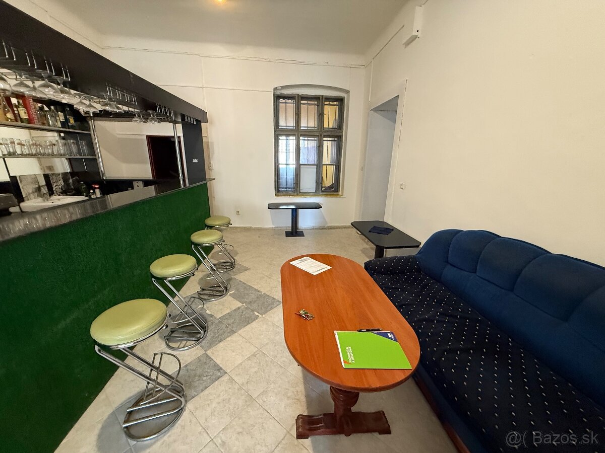 Prenájom baru v Brezne na námestí - 6