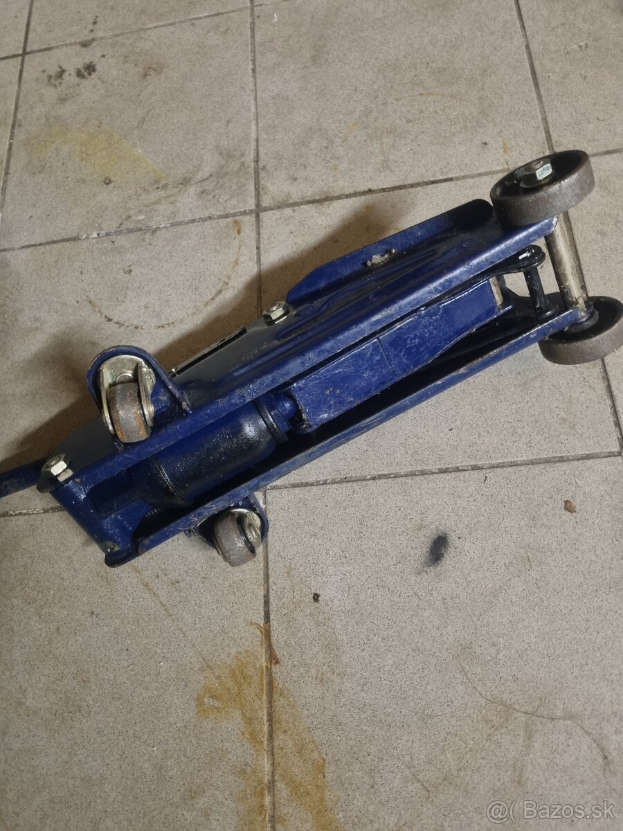 Hydraulicky zdvihak 2,0t - 6