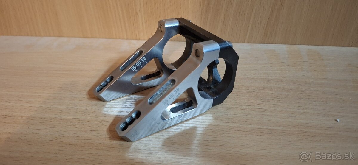 Predstavec Answer - 6