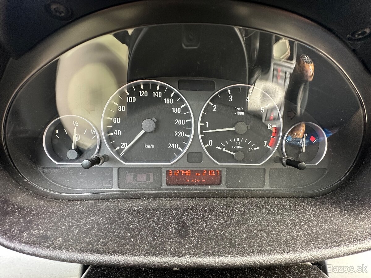 BMW 330i sedan manuál - 6