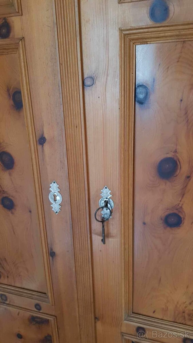 Skriňa z masívu - 6