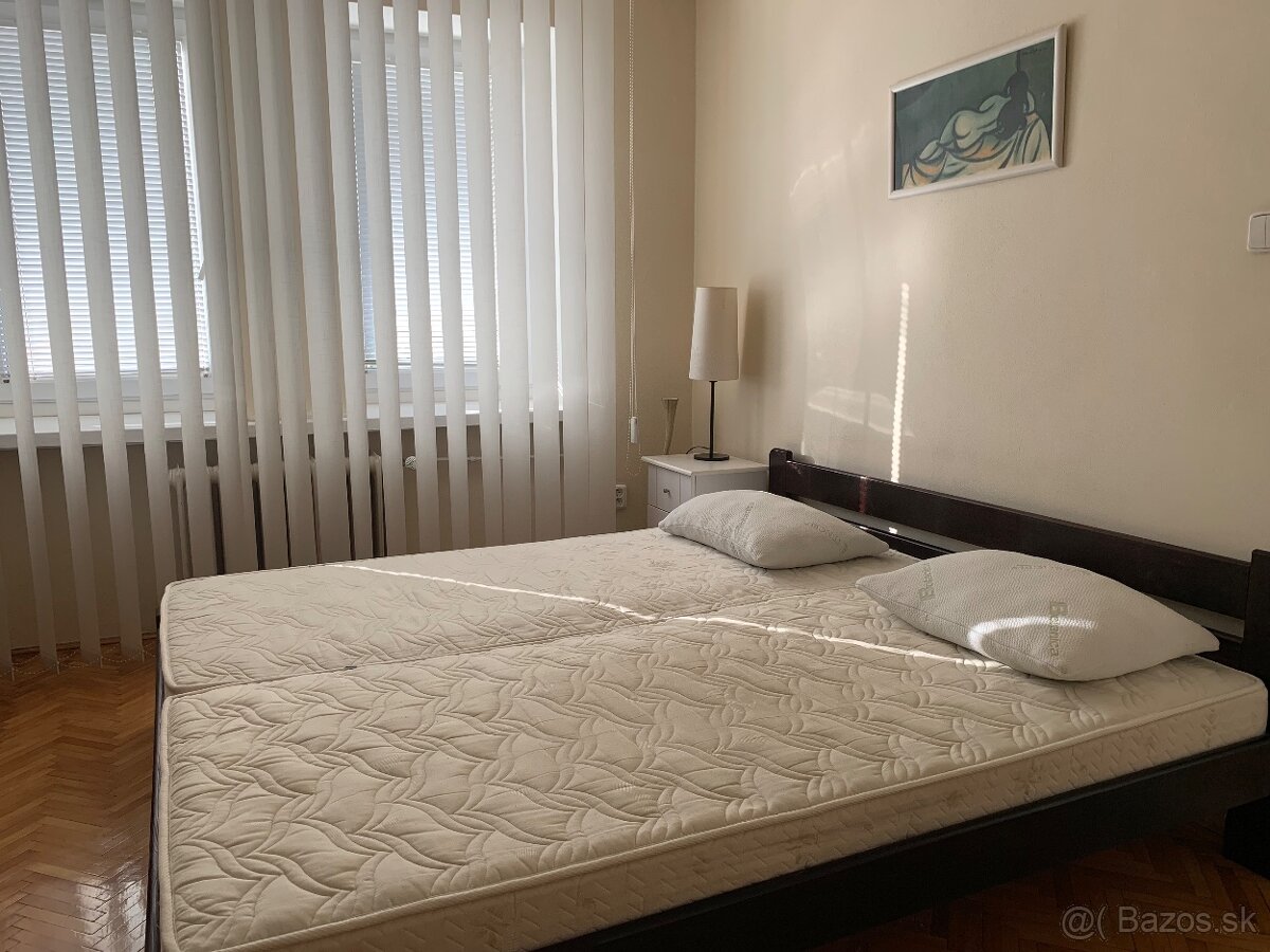 Zariadený 2-izbový byt blízko centra Levíc - 6
