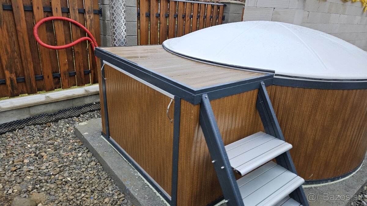 Malý bazén. Vířivka.nebo koupací sud - 6