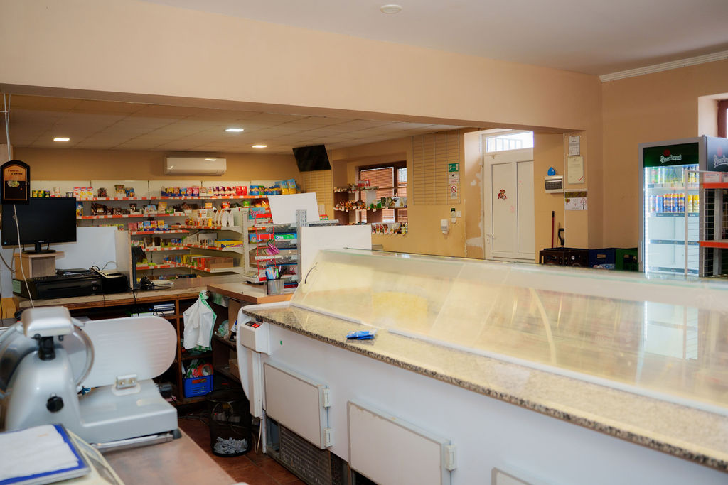 Podnikateľský objekt na predaj - 6