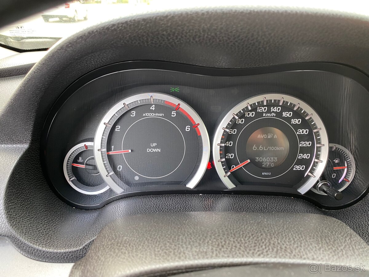 Predám Honda 2,2diesel Accord tourer 2010 - 6