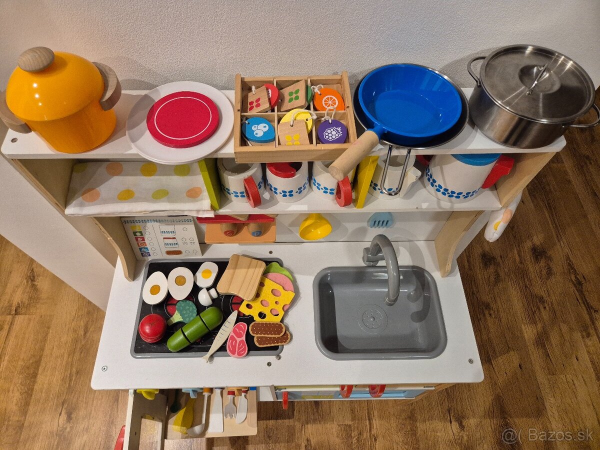 Drevena kuchynka s vybavou - 6