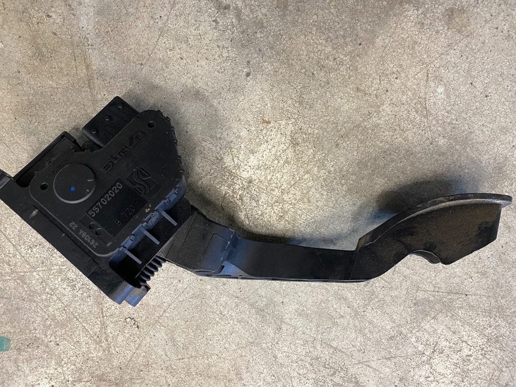 Rozpredam nahradne diely opel corsa D - 6