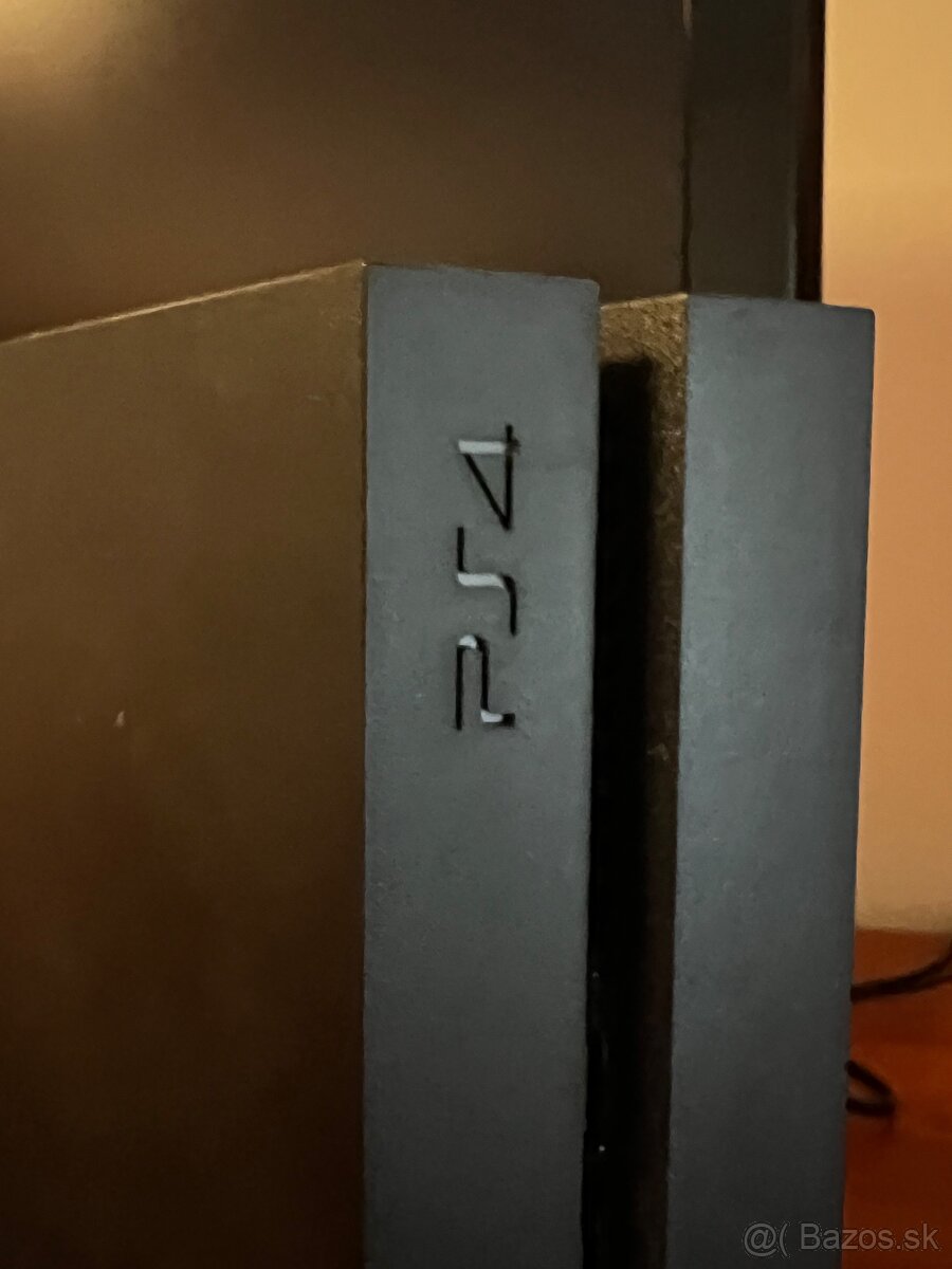 PLAYSTATION PS4 a TELEVIZOR SAMSUNG A 4 HRY - 6