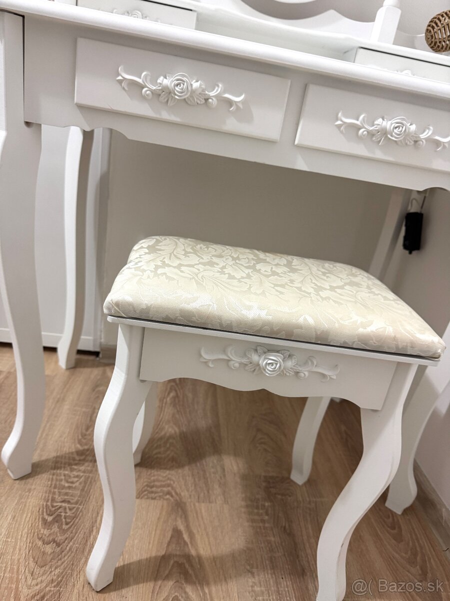 Kozmetický stolík - 6