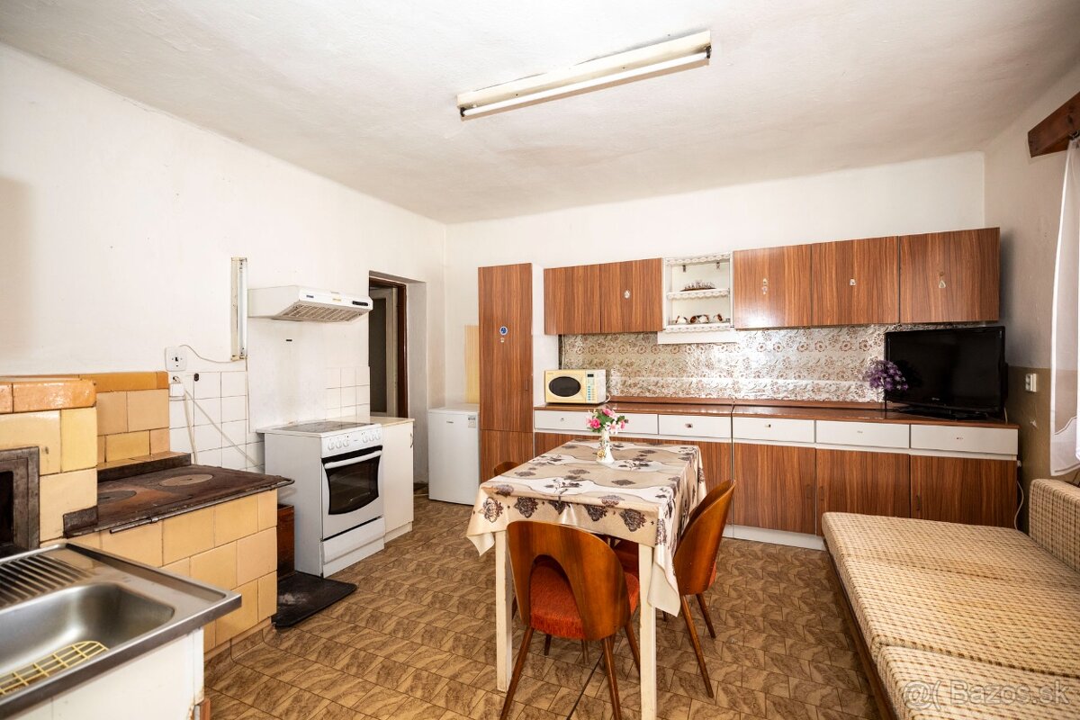 Rod. dom s mega miestnosťou (bar, krb, posedenie), Pohorelá - 6