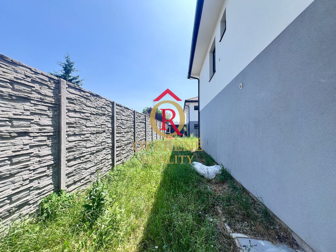 Ponúkame na predaj HOLODOM s výnimočným výhľadom na jazero v - 6